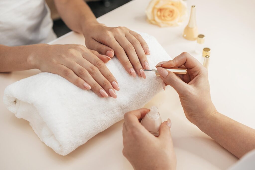 Stylizacja paznokci Gryfice, manicure klasyczny, manicure hybrydowy, laminacja paznokci, przedłużanie paznokci żelowych